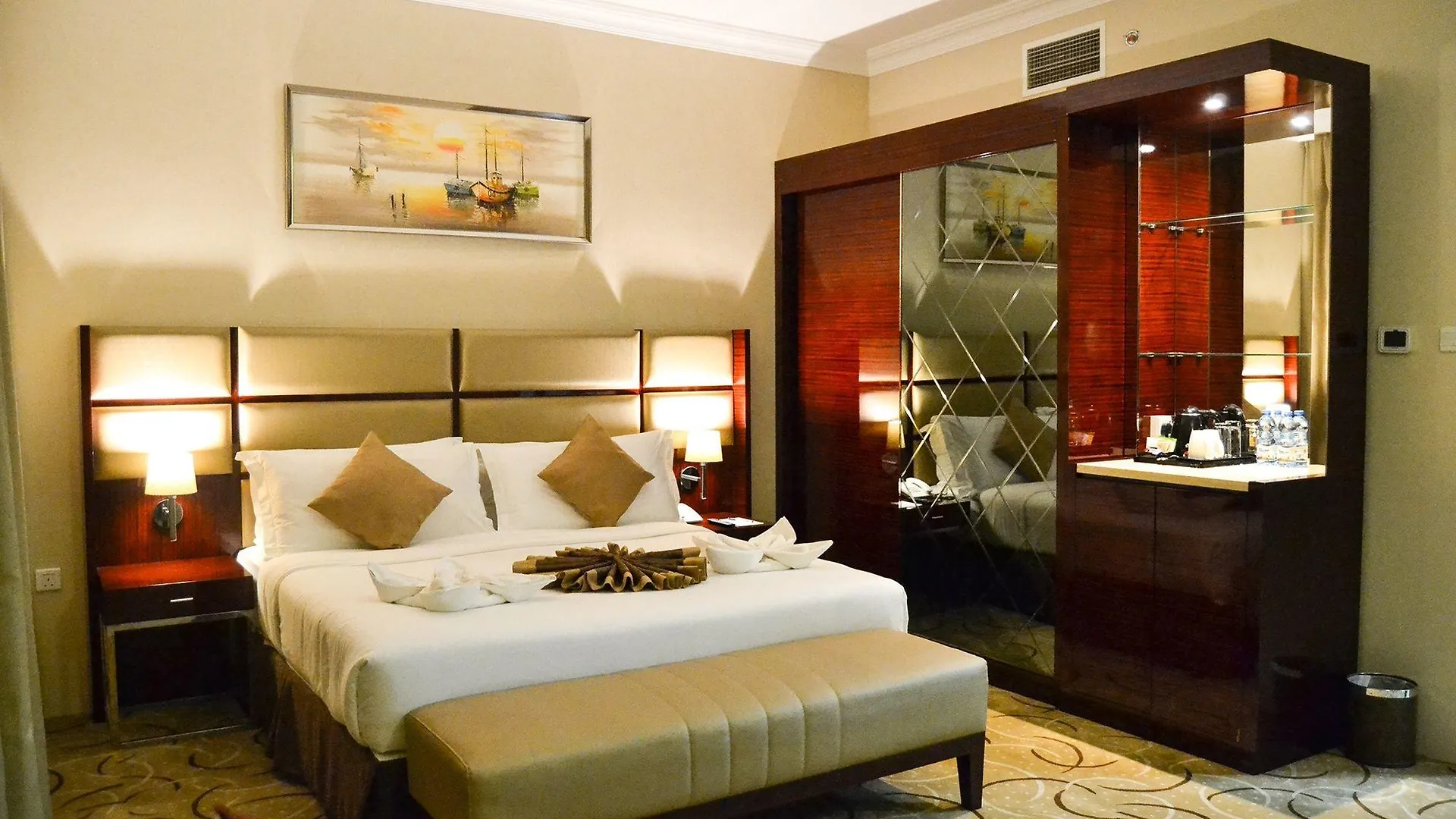 Al Azmi Hotel 115 Шарджа