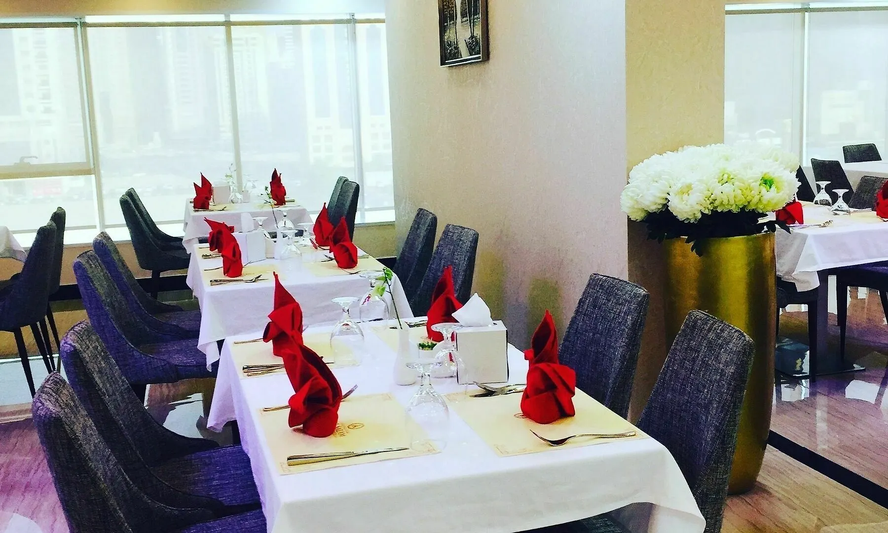 Al Azmi Hotel 115 Шарджа